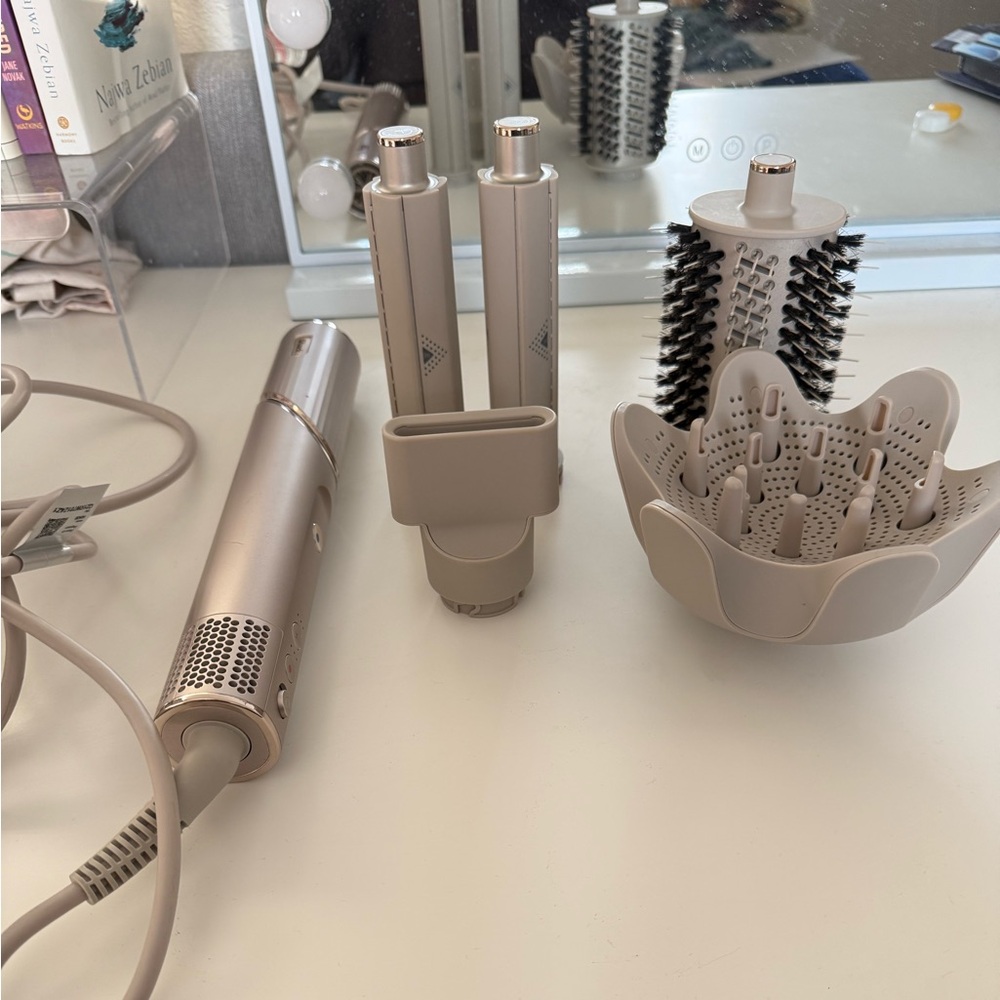 Shark FlexStyle hairstyler w 5 attachments